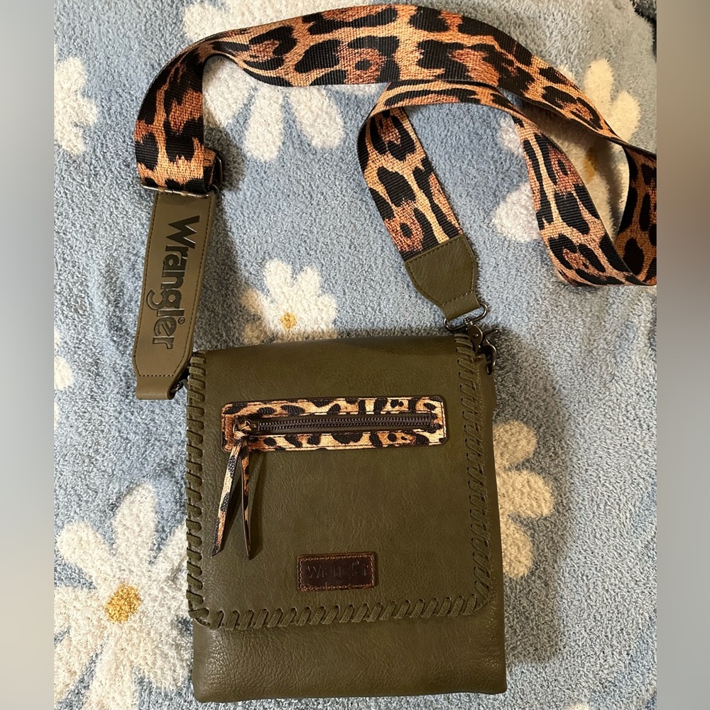 Wrangler crossbody bag, like new used once